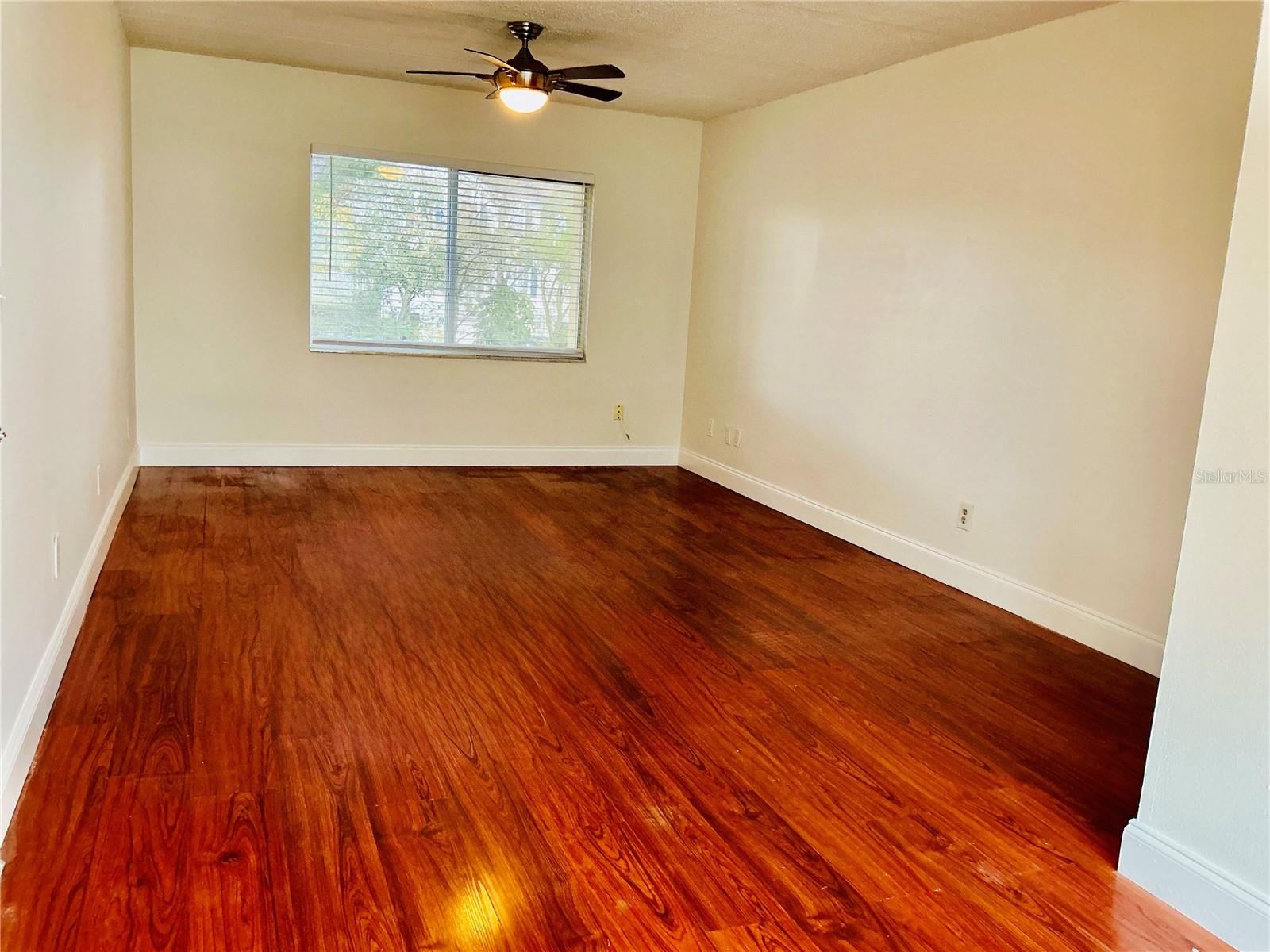 Image 6 of 13 For 3206 Azeele Street 230