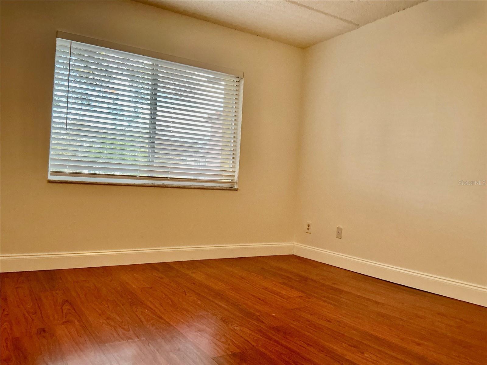 Image 7 of 13 For 3206 Azeele Street 230