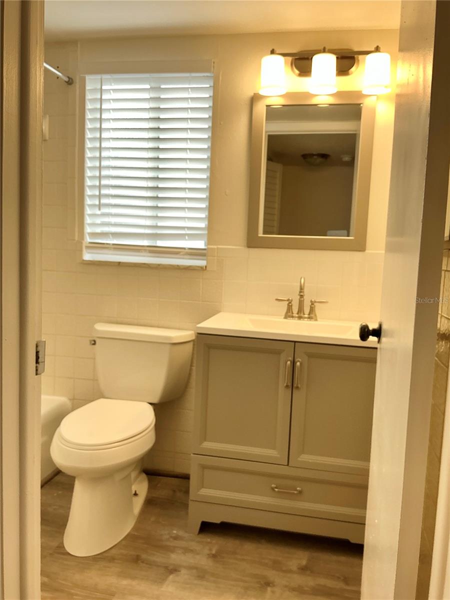 Image 9 of 13 For 3206 Azeele Street 230