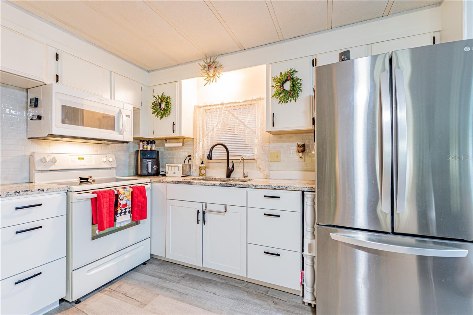 Image 16 of 52 For 39437 Elgin Drive