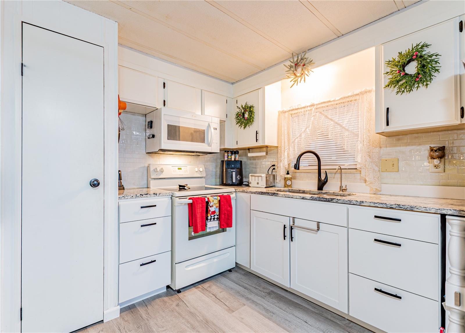 Image 17 of 52 For 39437 Elgin Drive