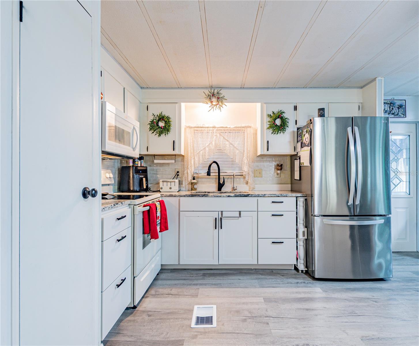 Image 18 of 52 For 39437 Elgin Drive