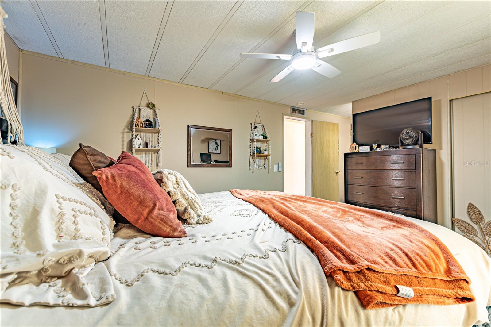 Image 36 of 52 For 39437 Elgin Drive