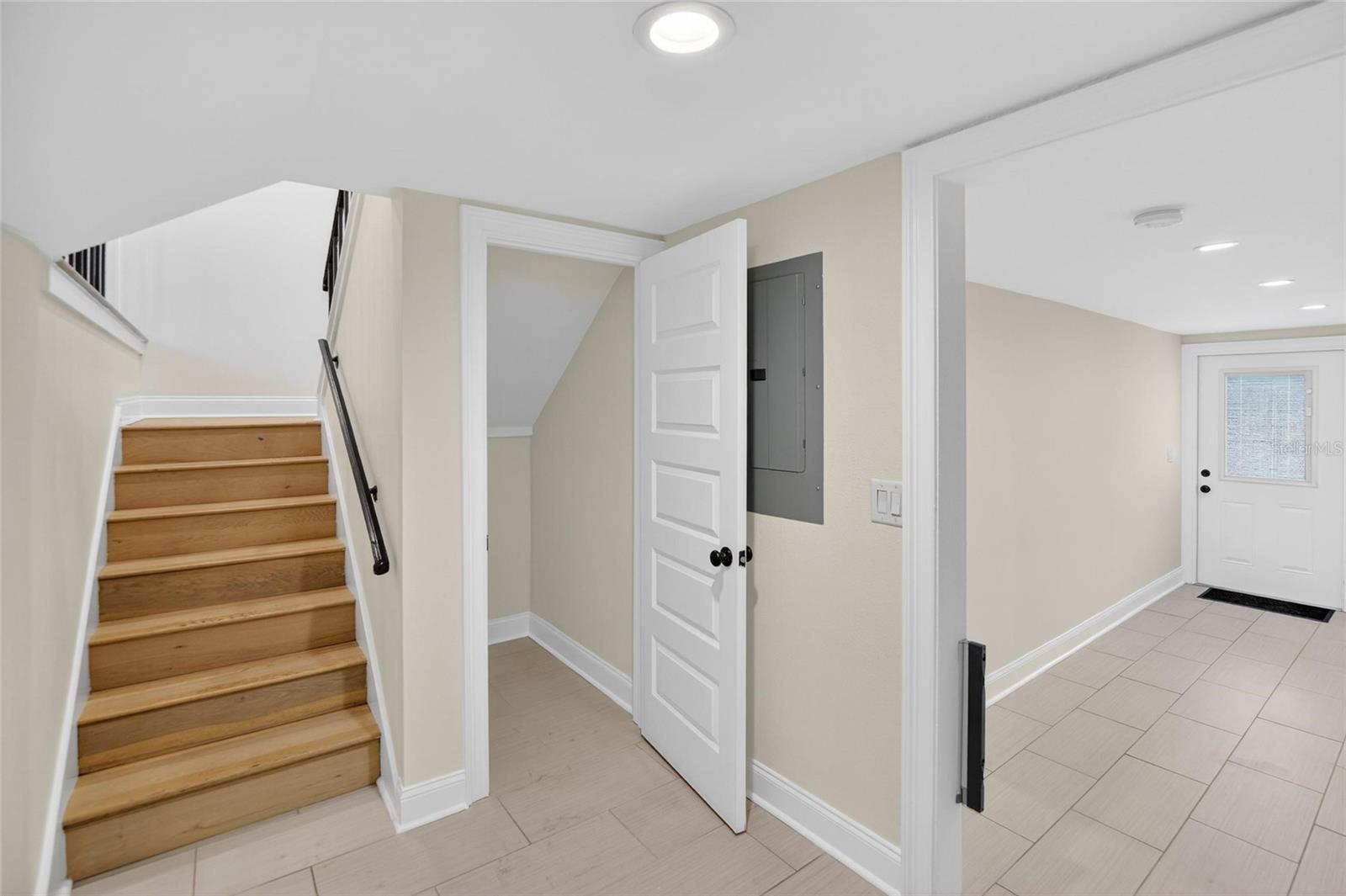 Image 17 of 43 For 162 Davis Boulevard