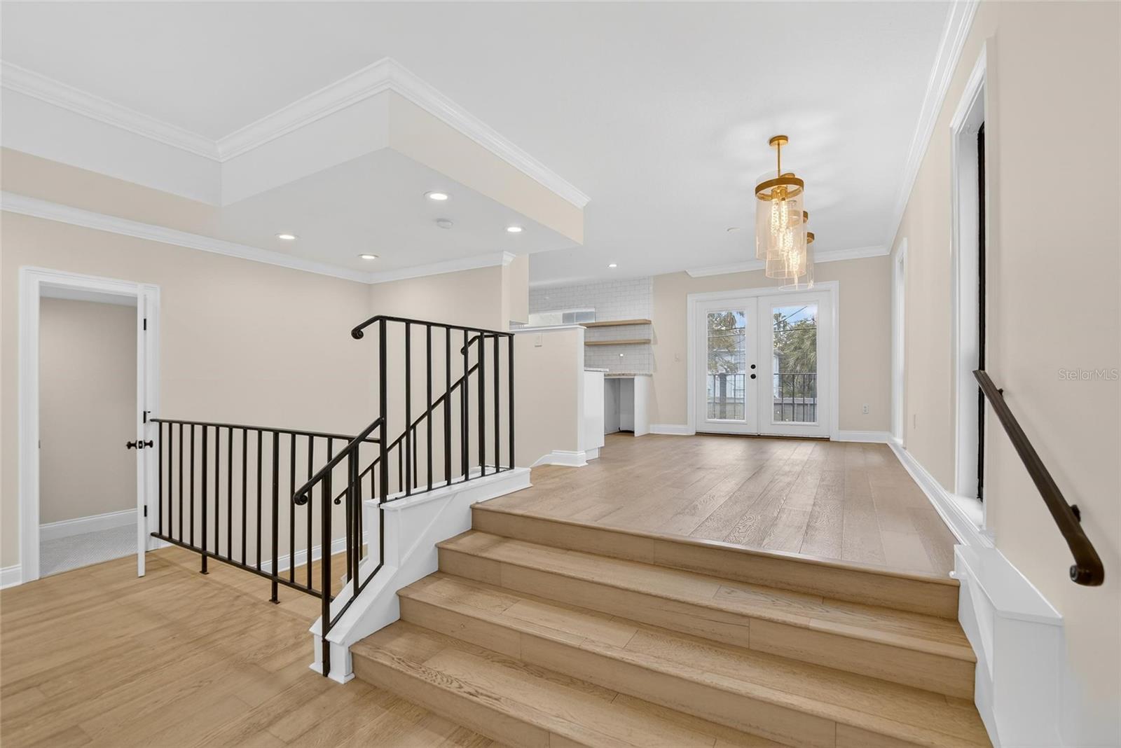 Image 19 of 43 For 162 Davis Boulevard