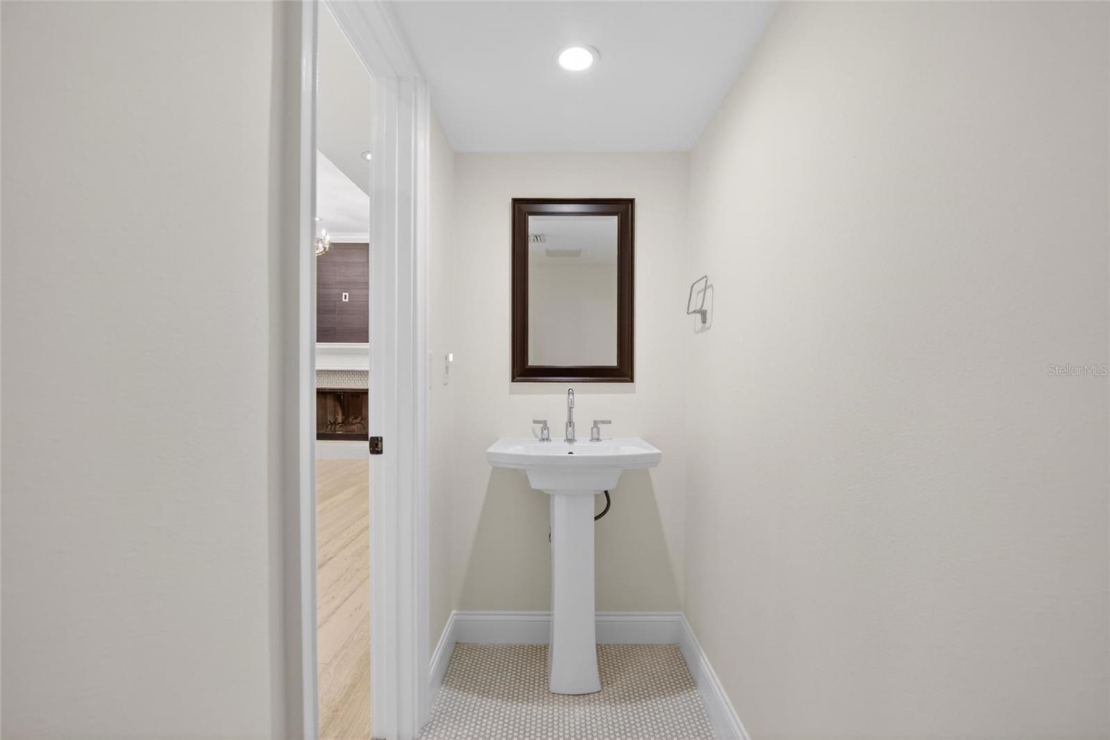 Image 20 of 43 For 162 Davis Boulevard