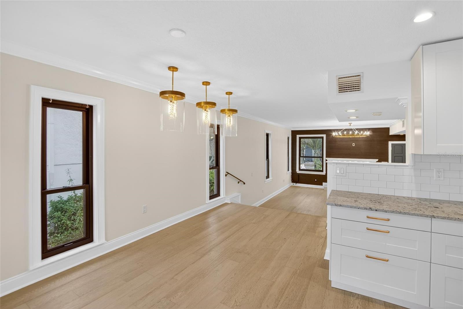 Image 27 of 43 For 162 Davis Boulevard