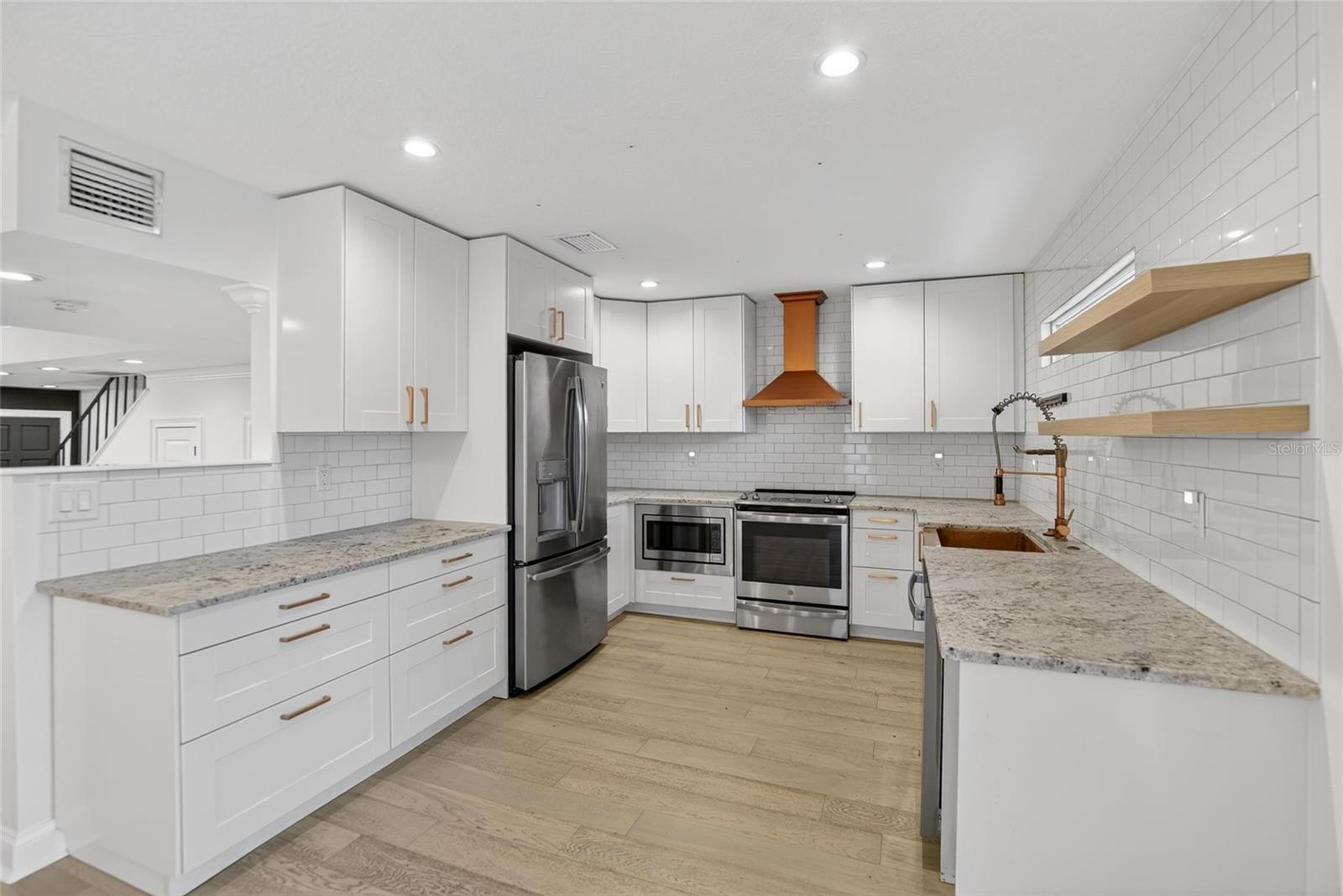 Image 28 of 43 For 162 Davis Boulevard