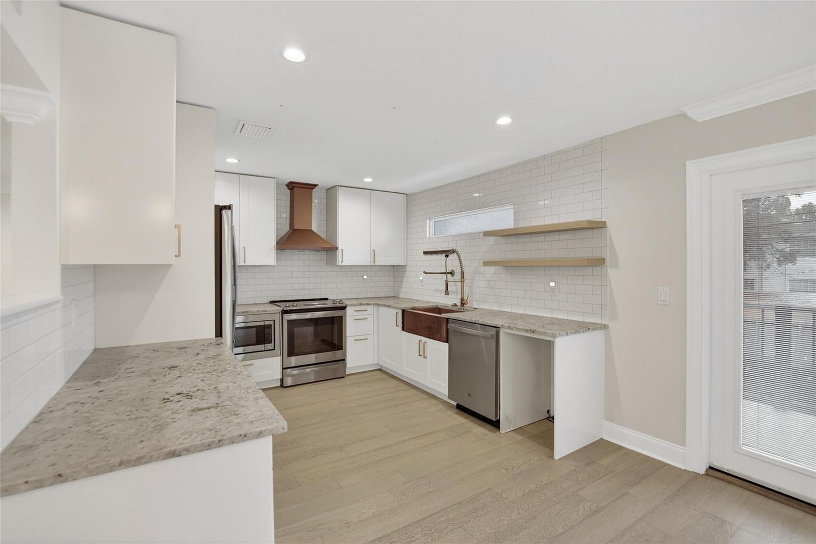 Image 29 of 43 For 162 Davis Boulevard