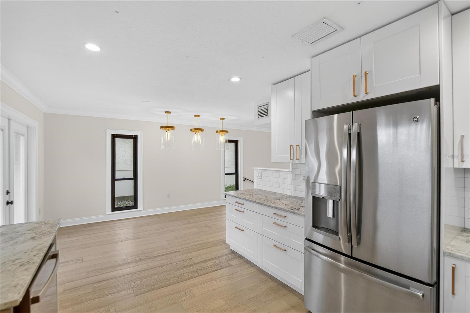 Image 30 of 43 For 162 Davis Boulevard