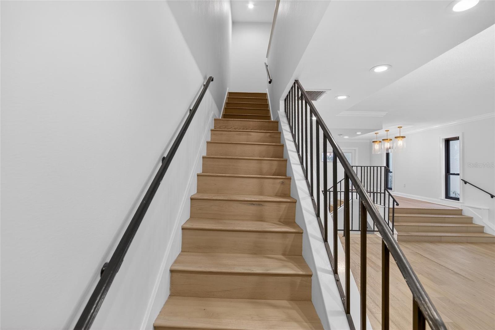 Image 31 of 43 For 162 Davis Boulevard