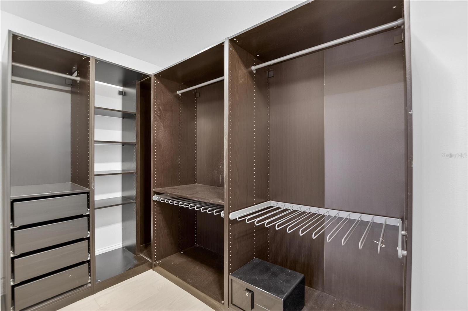 Image 34 of 43 For 162 Davis Boulevard