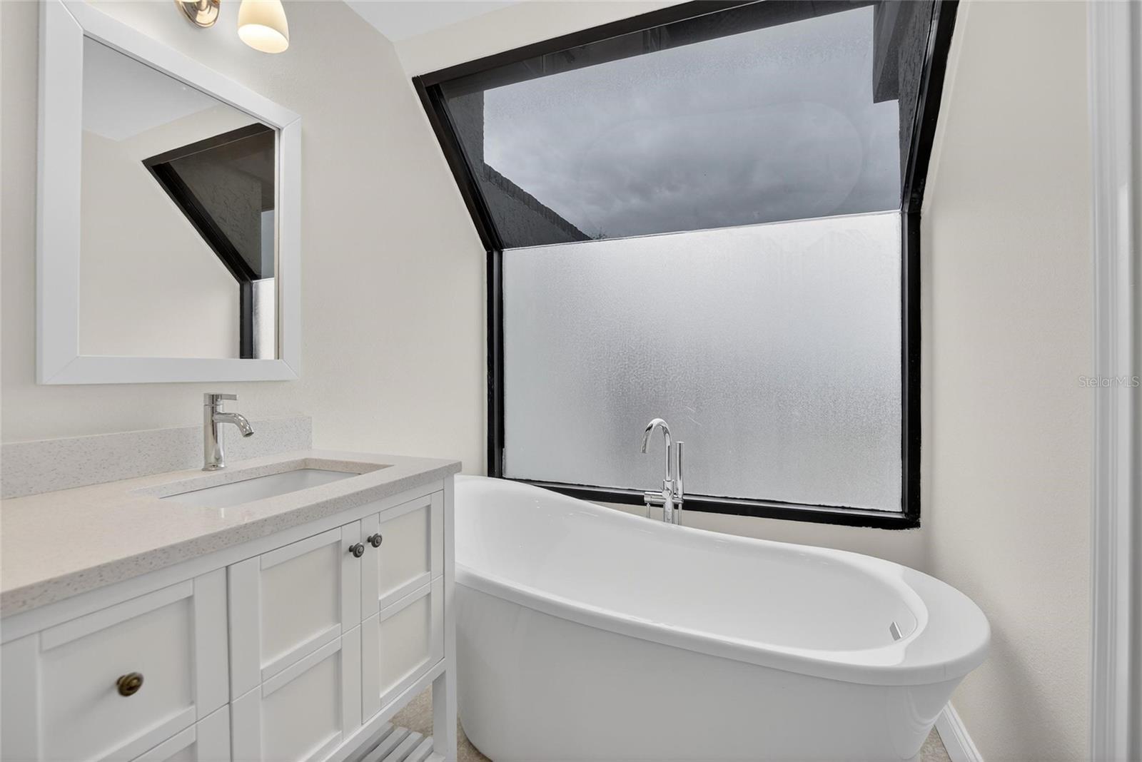 Image 36 of 43 For 162 Davis Boulevard