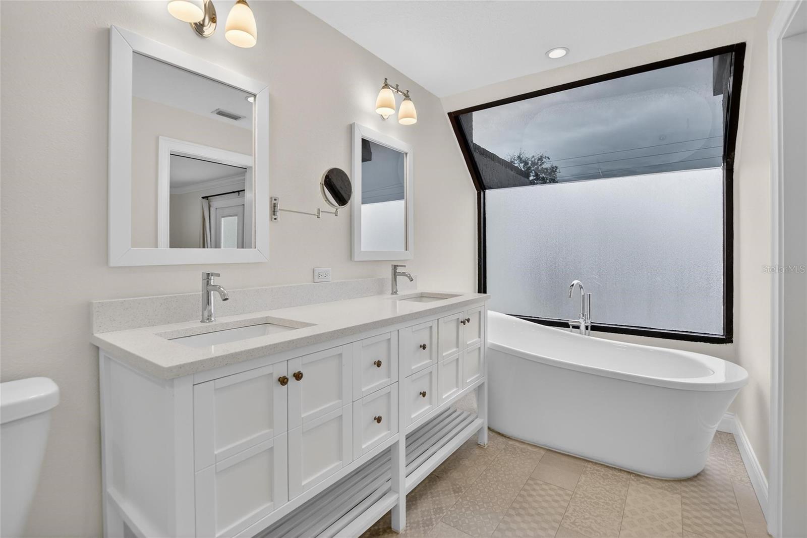 Image 37 of 43 For 162 Davis Boulevard