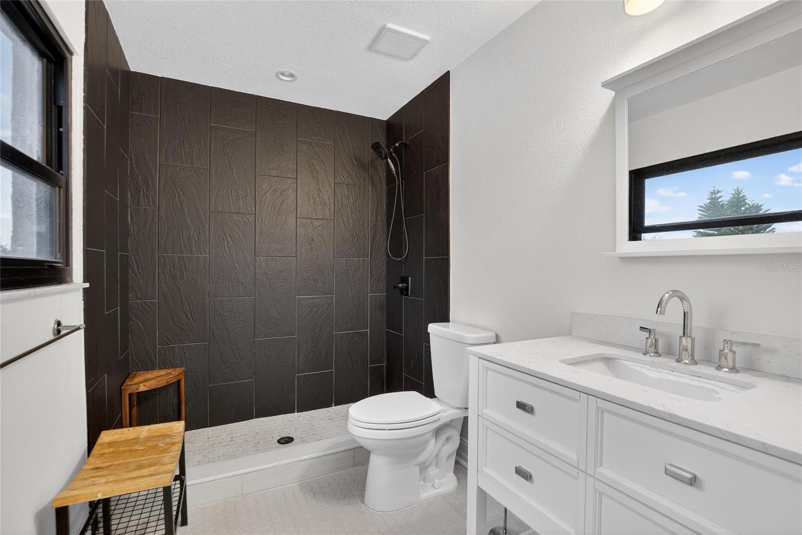 Image 38 of 43 For 162 Davis Boulevard