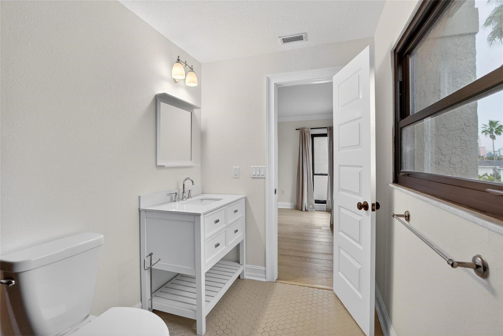 Image 40 of 43 For 162 Davis Boulevard