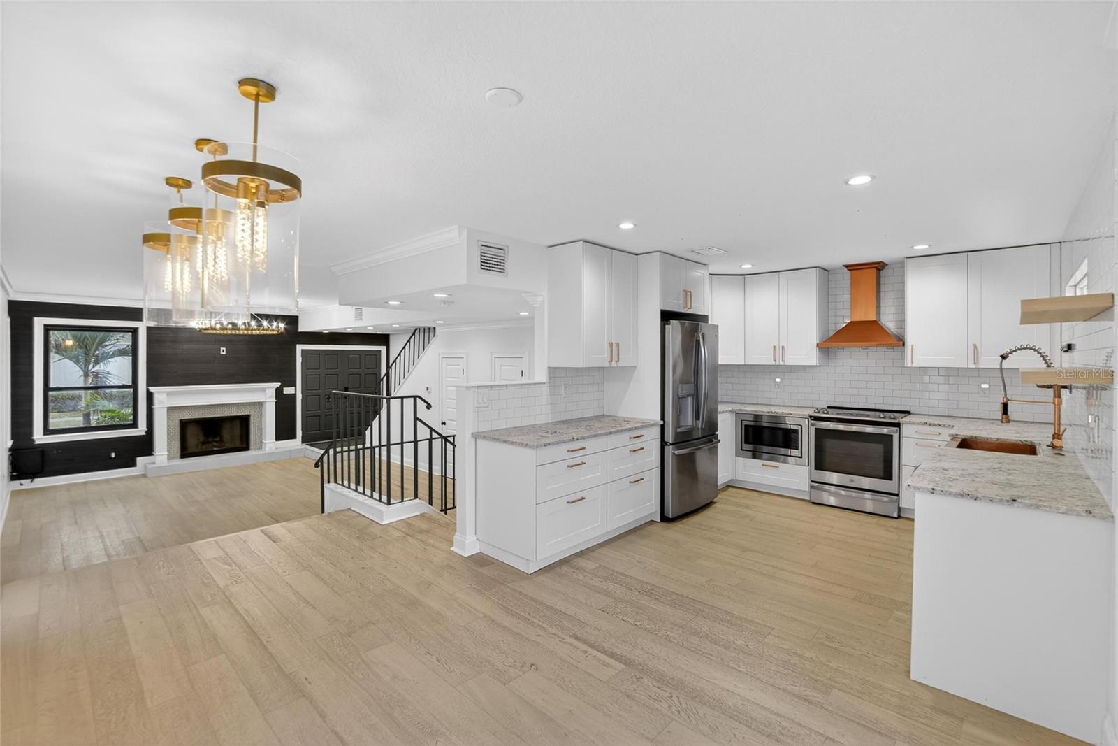 Image 5 of 43 For 162 Davis Boulevard