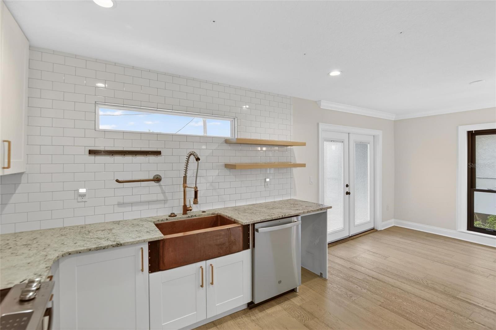 Image 6 of 43 For 162 Davis Boulevard