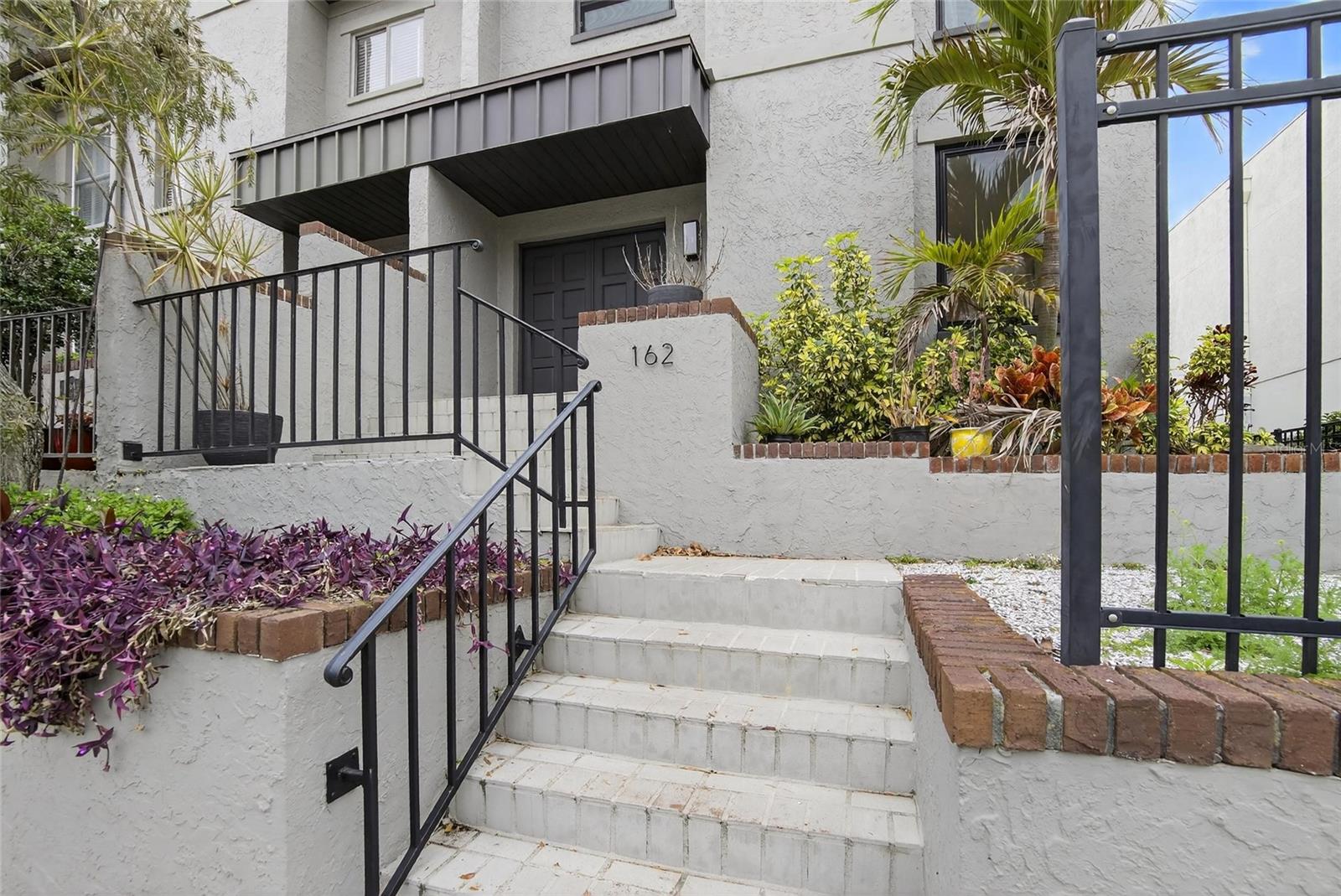 Image 8 of 43 For 162 Davis Boulevard