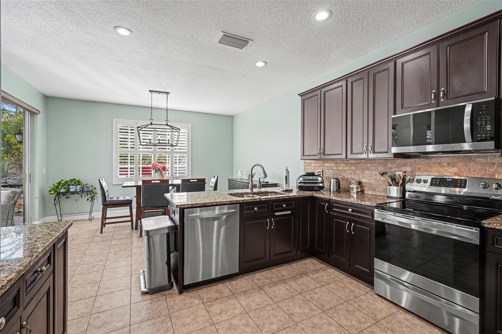 Image 17 of 40 For 10618 Hatteras Drive