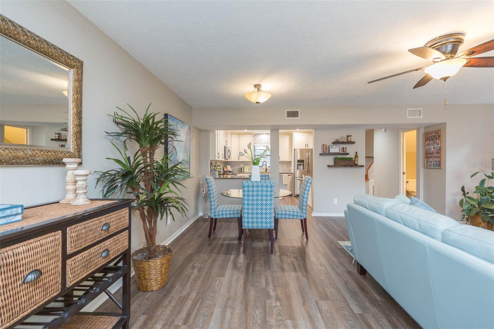 Image 10 of 22 For 702 Bay Street A