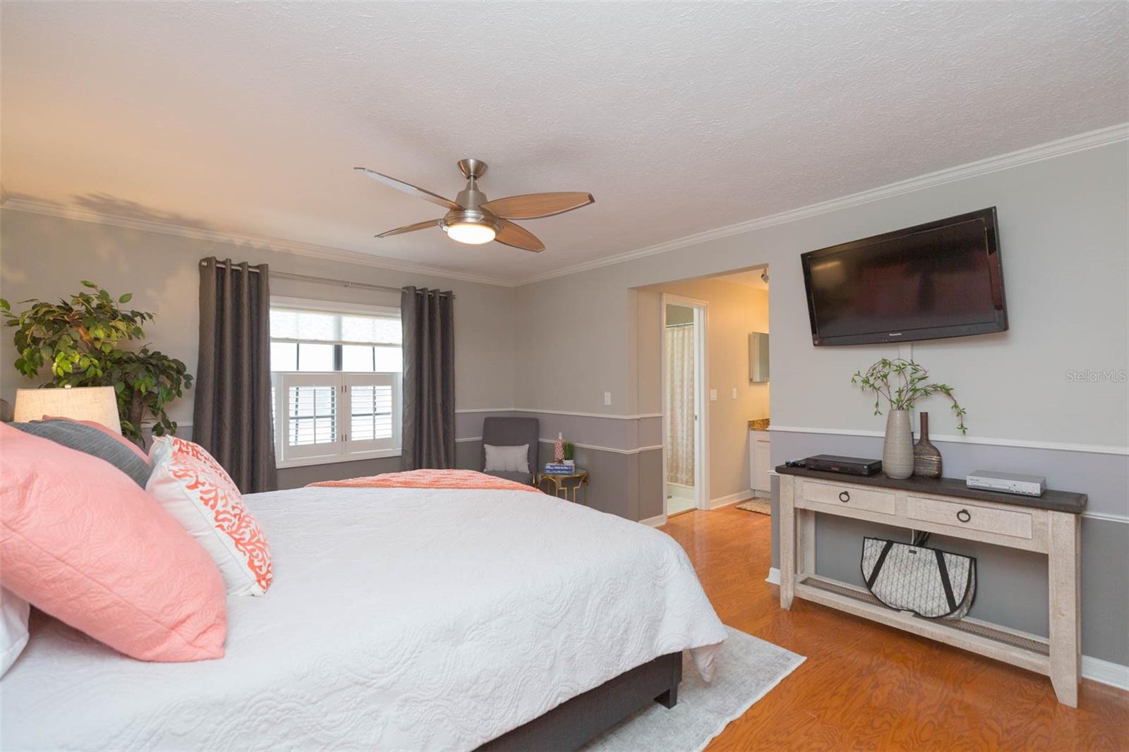 Image 15 of 22 For 702 Bay Street A