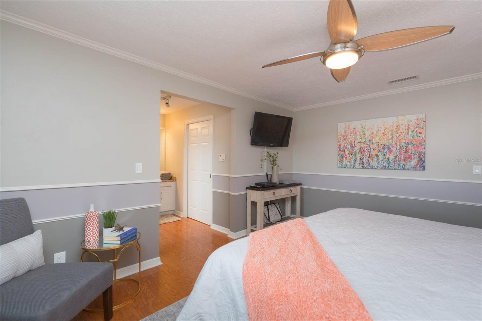 Image 16 of 22 For 702 Bay Street A