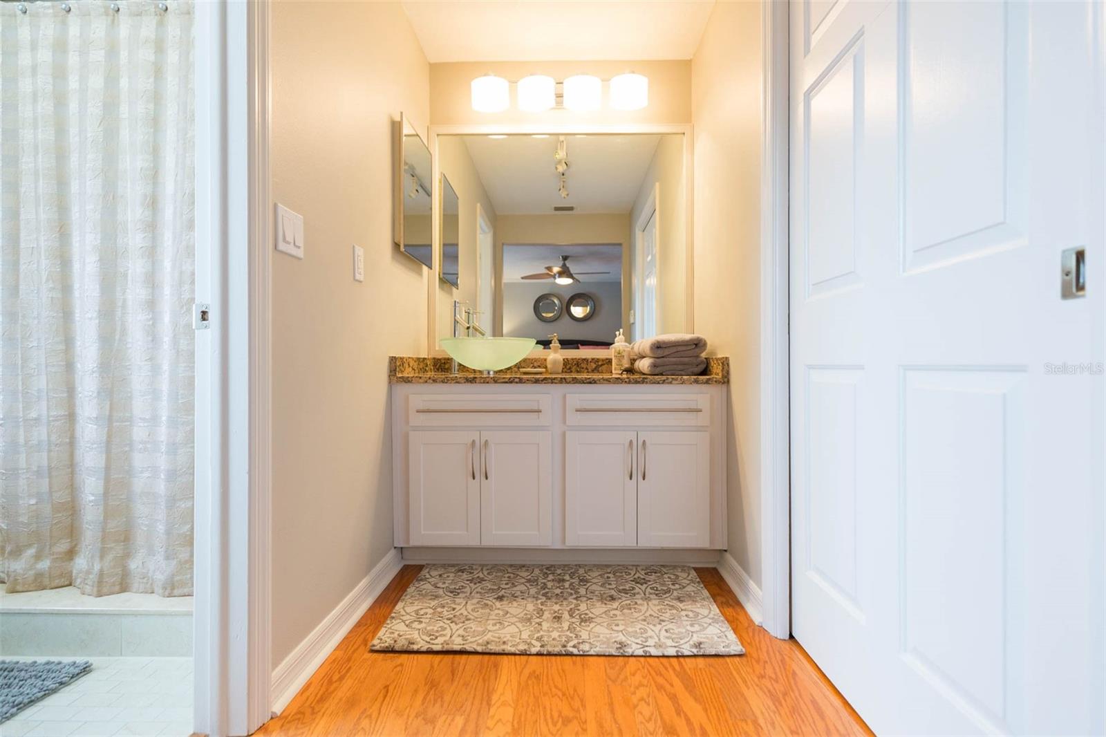 Image 17 of 22 For 702 Bay Street A