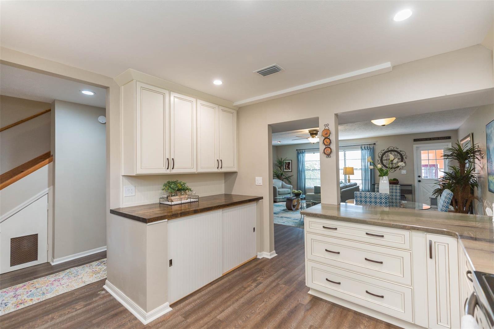 Image 5 of 22 For 702 Bay Street A