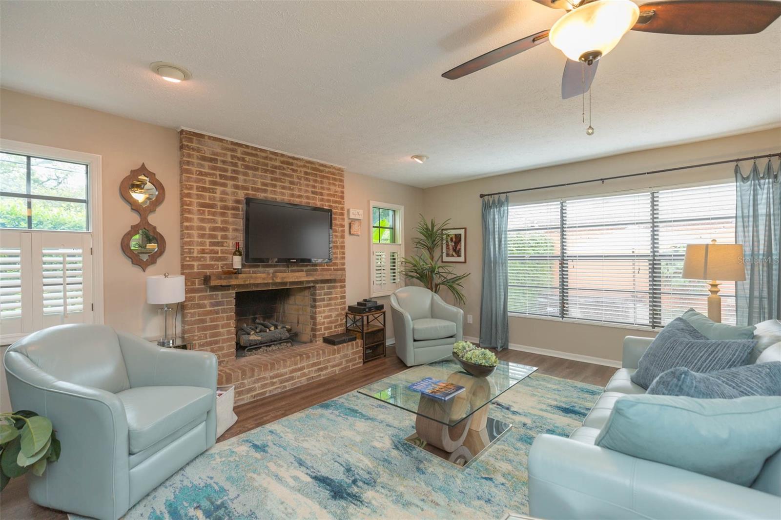 Image 7 of 22 For 702 Bay Street A