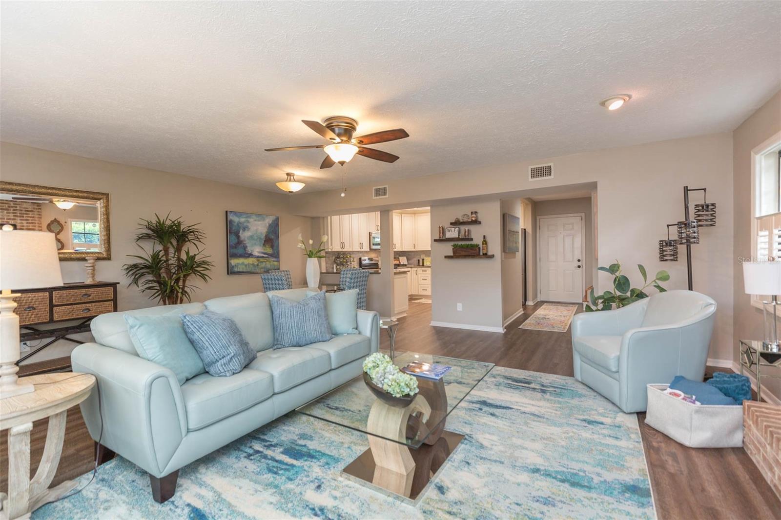 Image 8 of 22 For 702 Bay Street A