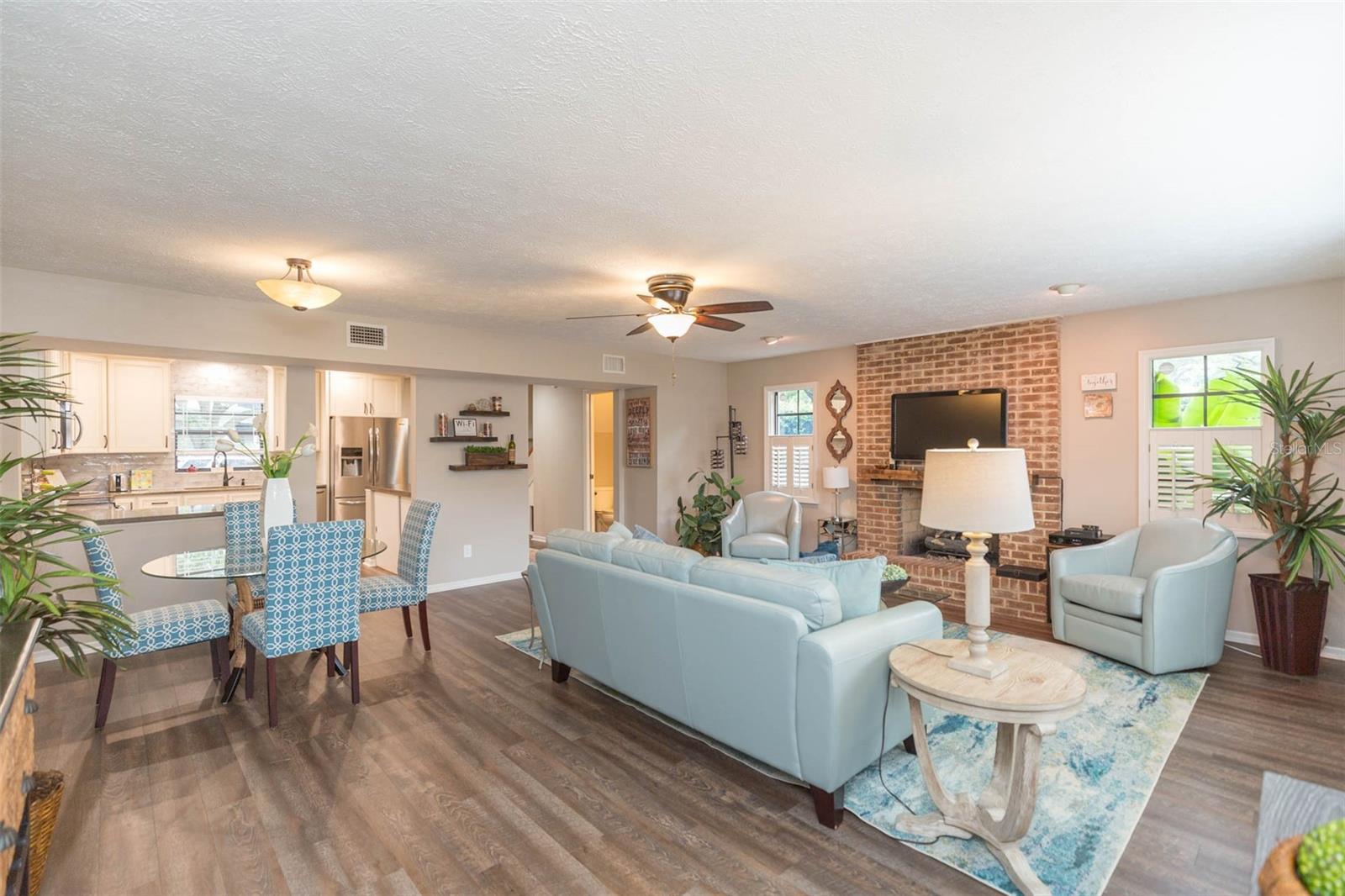 Image 9 of 22 For 702 Bay Street A