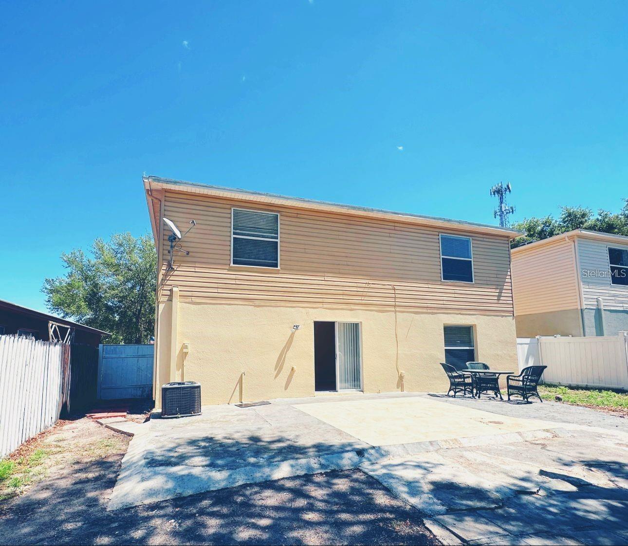 Image 6 of 8 For 2013 Ashley Lakes Drive