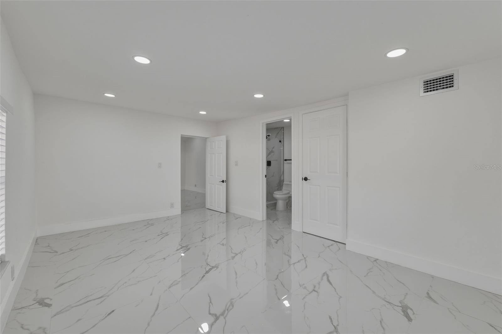 Image 17 of 43 For 1413 May Street