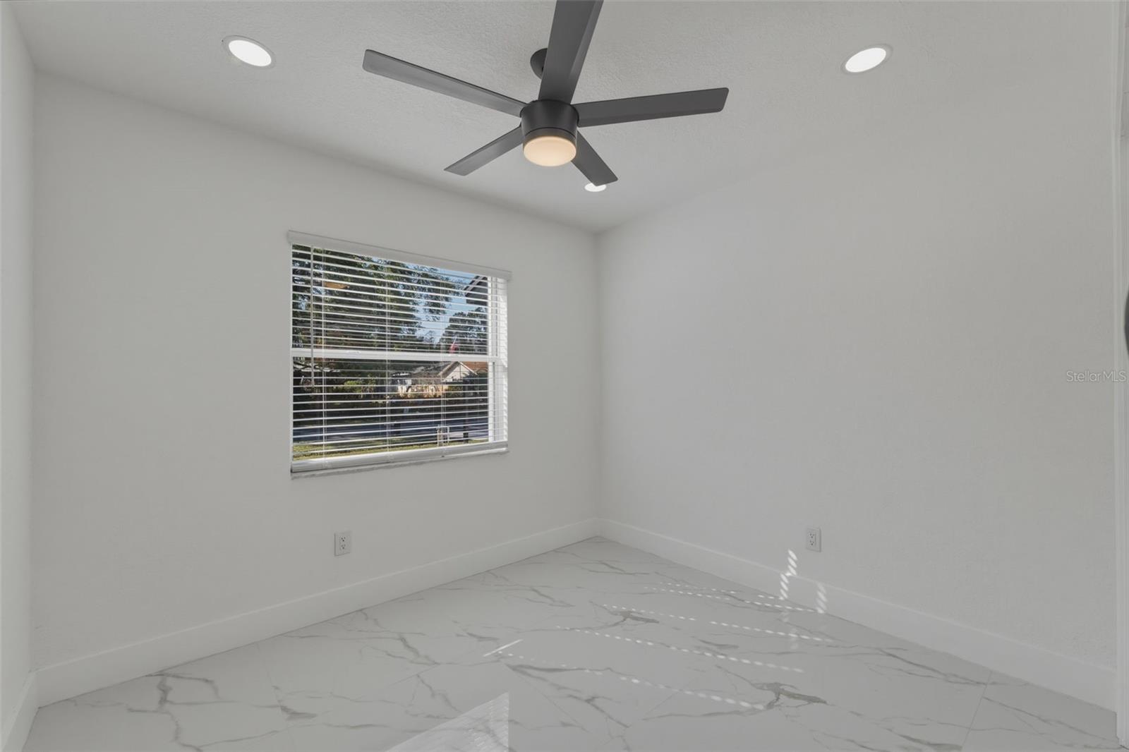 Image 23 of 43 For 1413 May Street