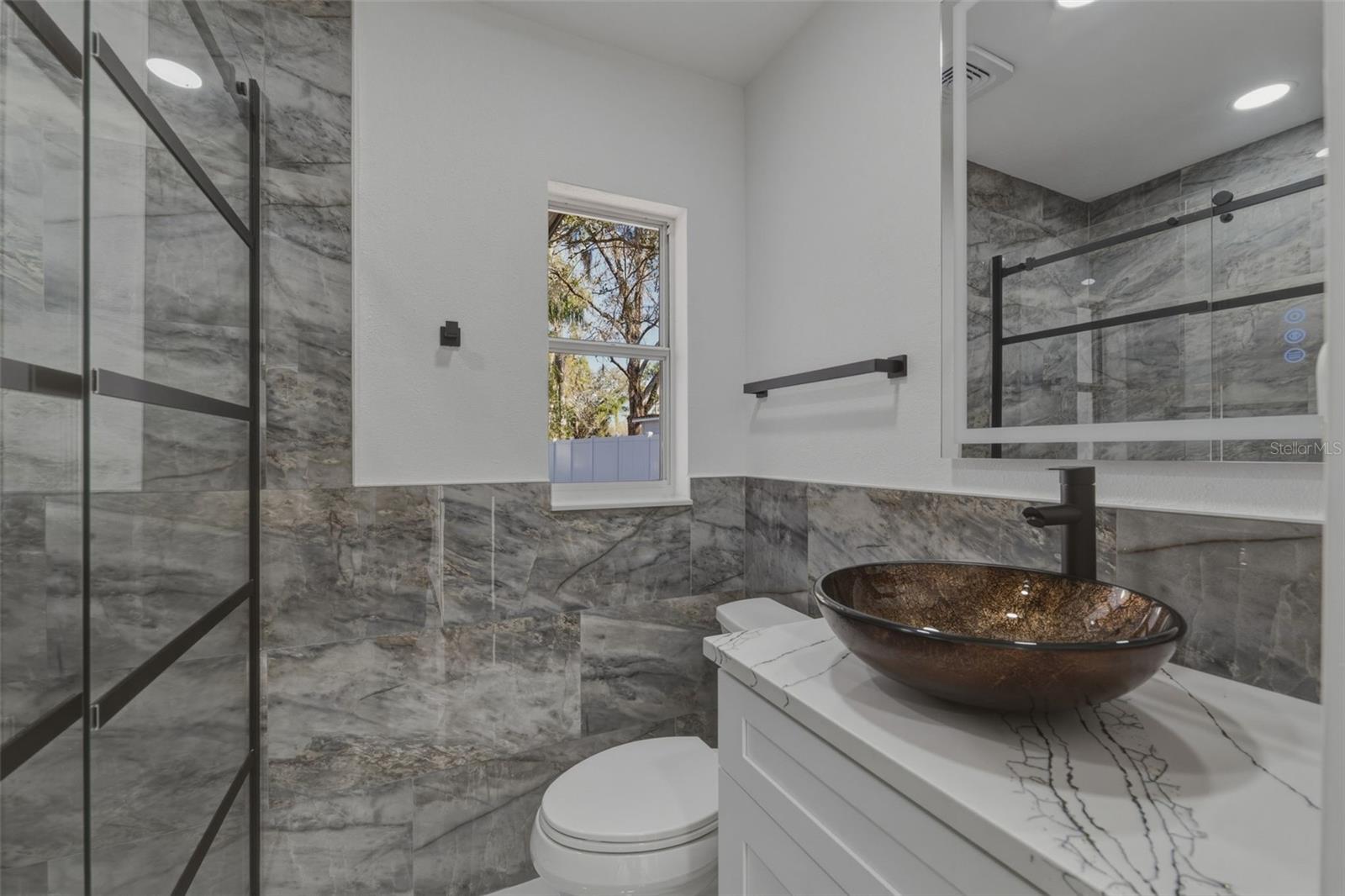 Image 27 of 43 For 1413 May Street