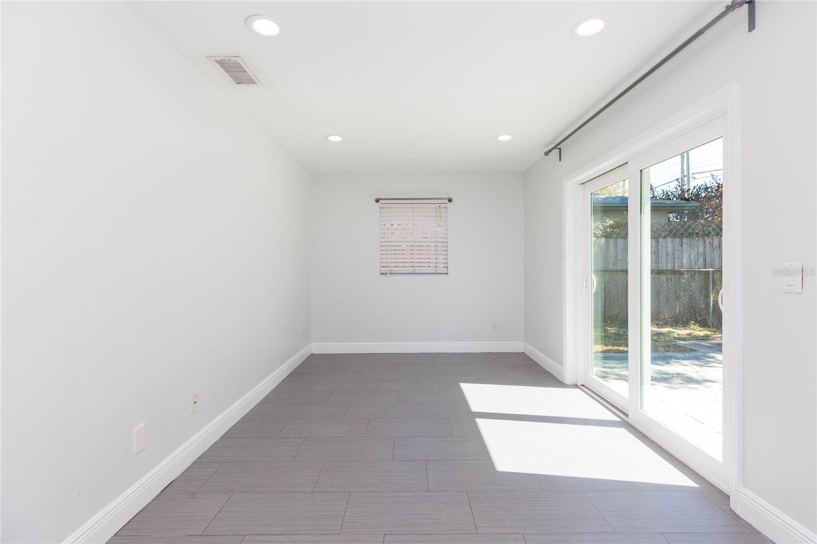 Image 14 of 35 For 2307 Lincoln Court