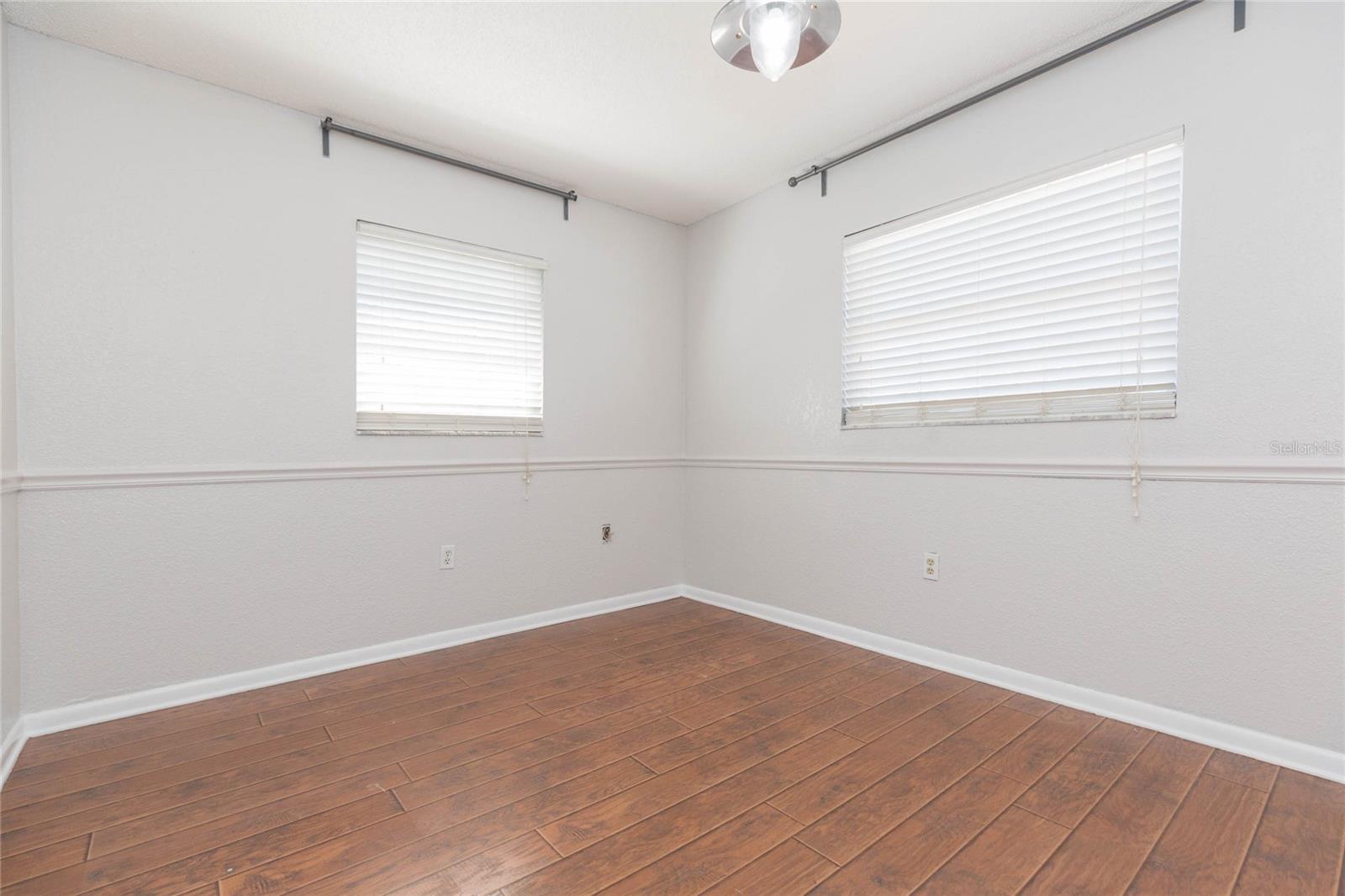 Image 18 of 35 For 2307 Lincoln Court