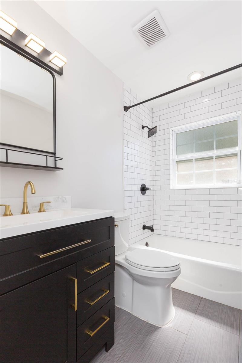 Image 21 of 35 For 2307 Lincoln Court