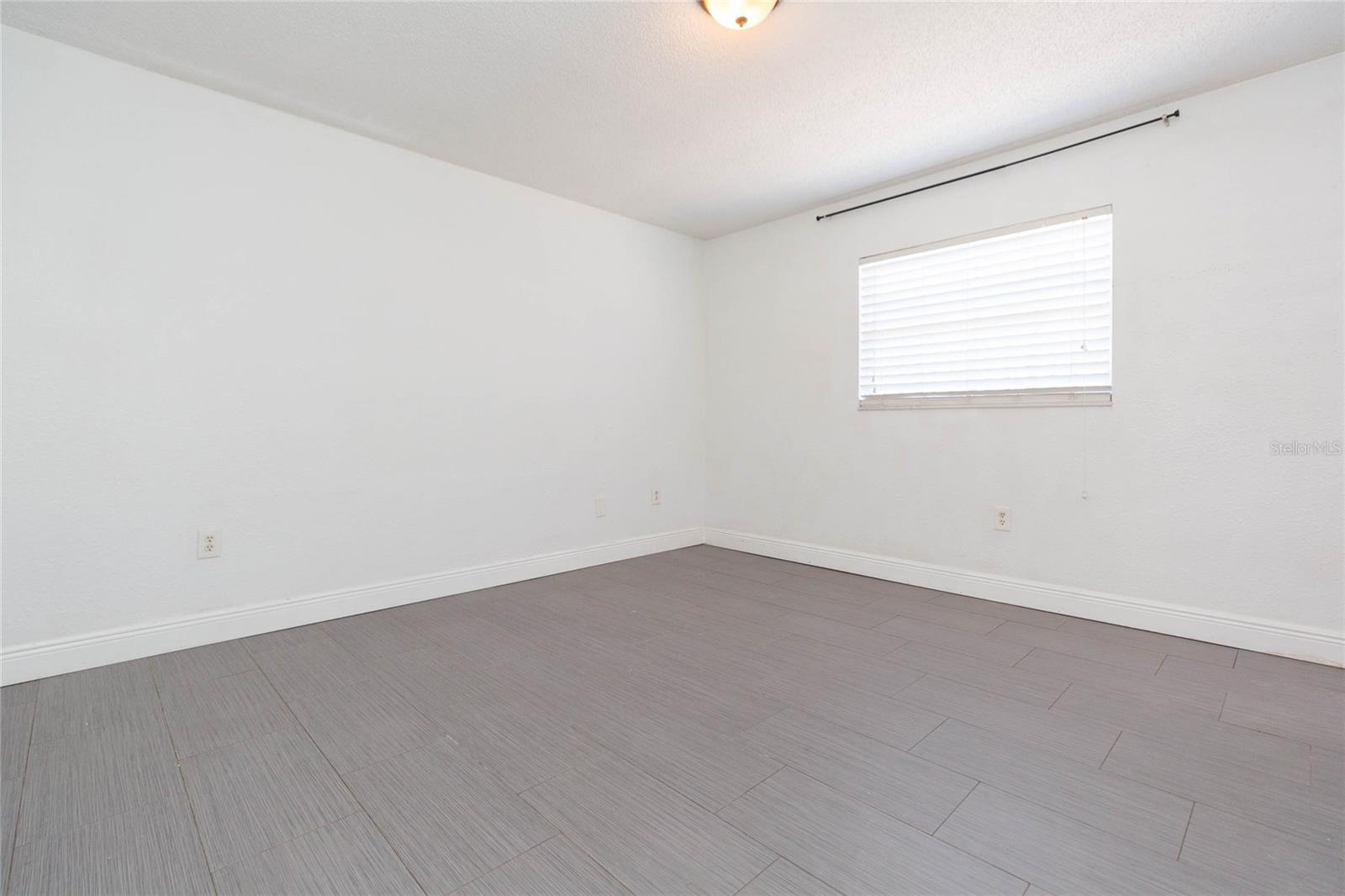 Image 22 of 35 For 2307 Lincoln Court