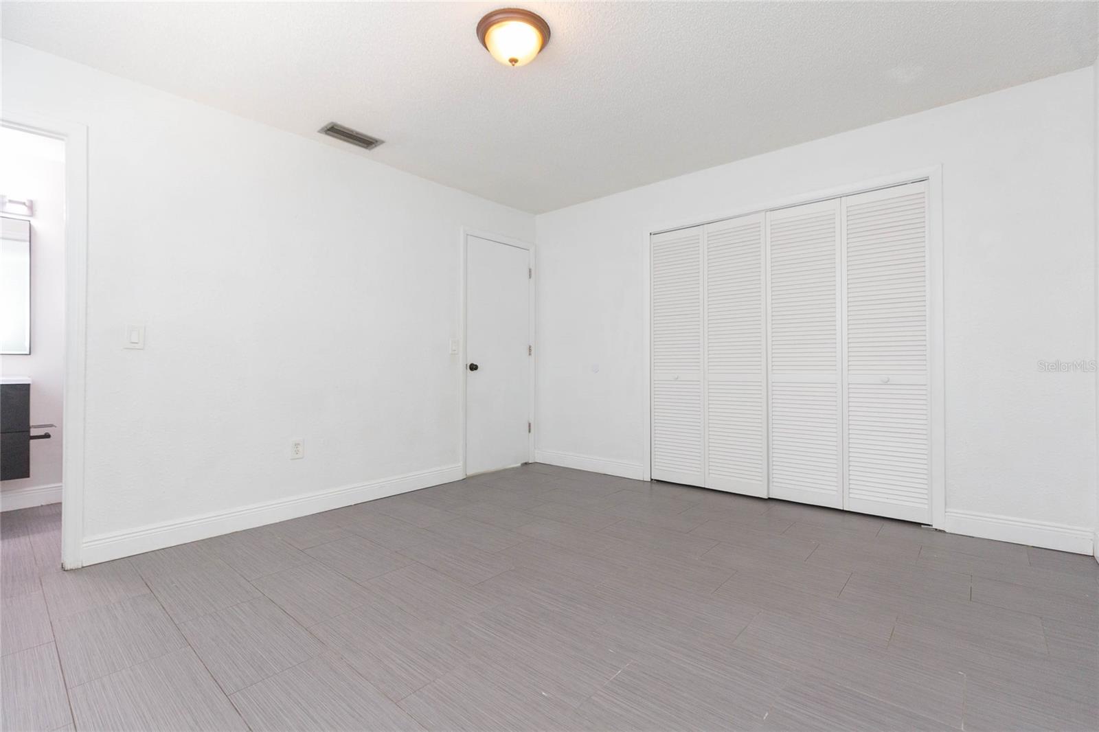 Image 24 of 35 For 2307 Lincoln Court