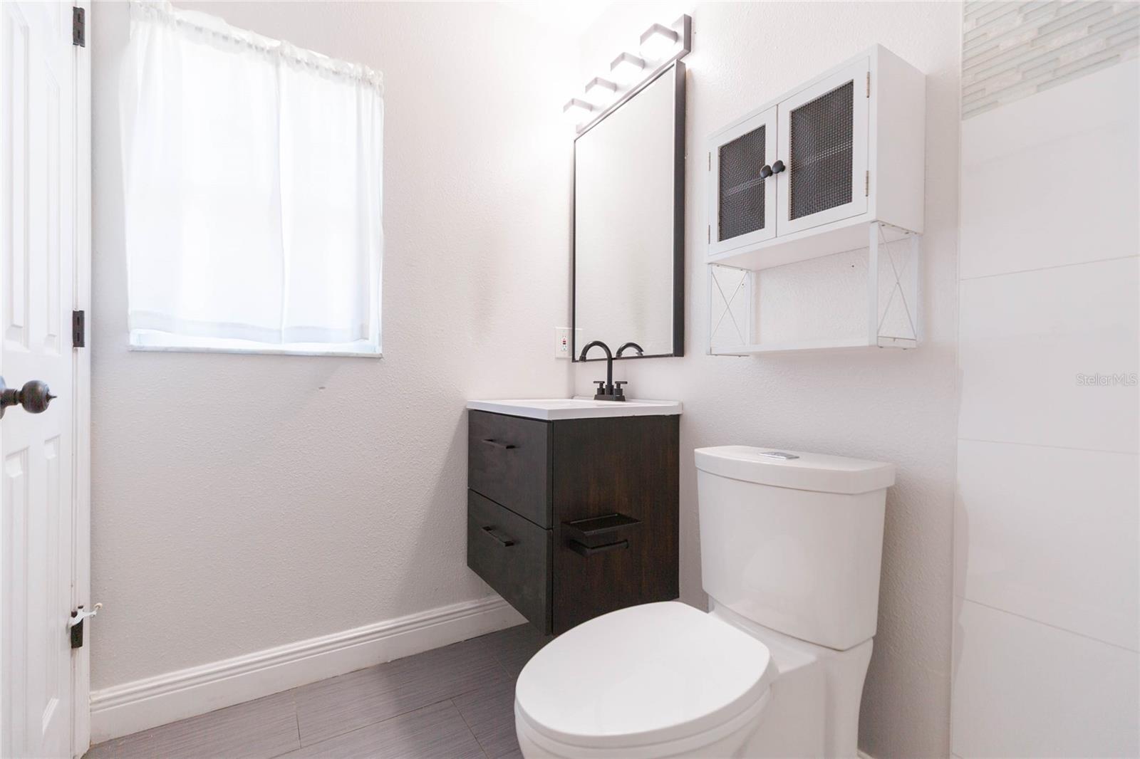 Image 28 of 35 For 2307 Lincoln Court