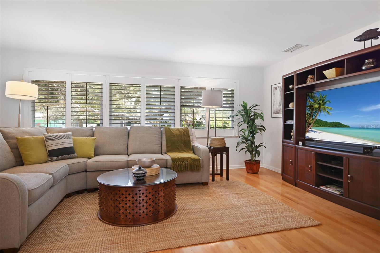 Image 17 of 69 For 2353 Demaret Drive