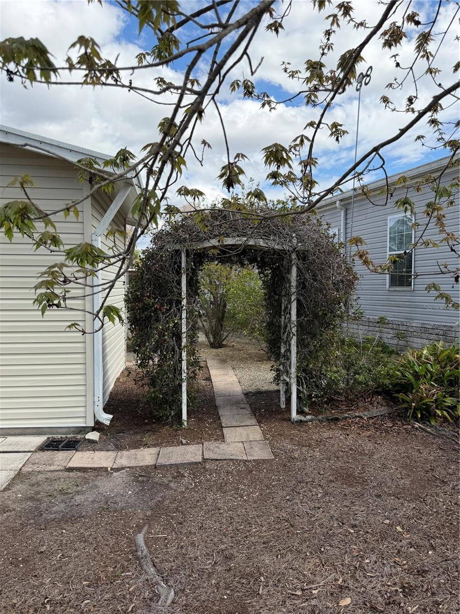 Image 19 of 23 For 1735 Dorothy Boulevard