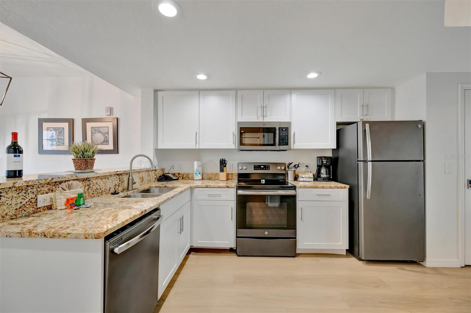 Image 11 of 37 For 12000 Gulf Boulevard 301n