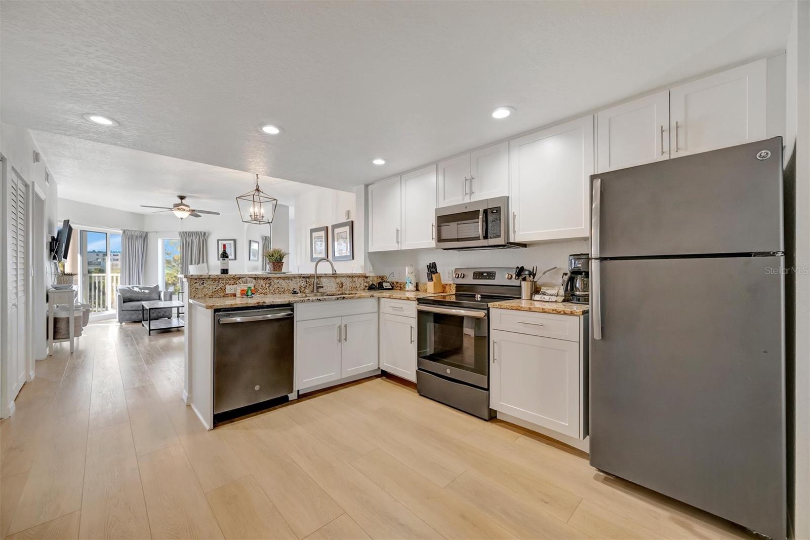 Image 3 of 37 For 12000 Gulf Boulevard 301n