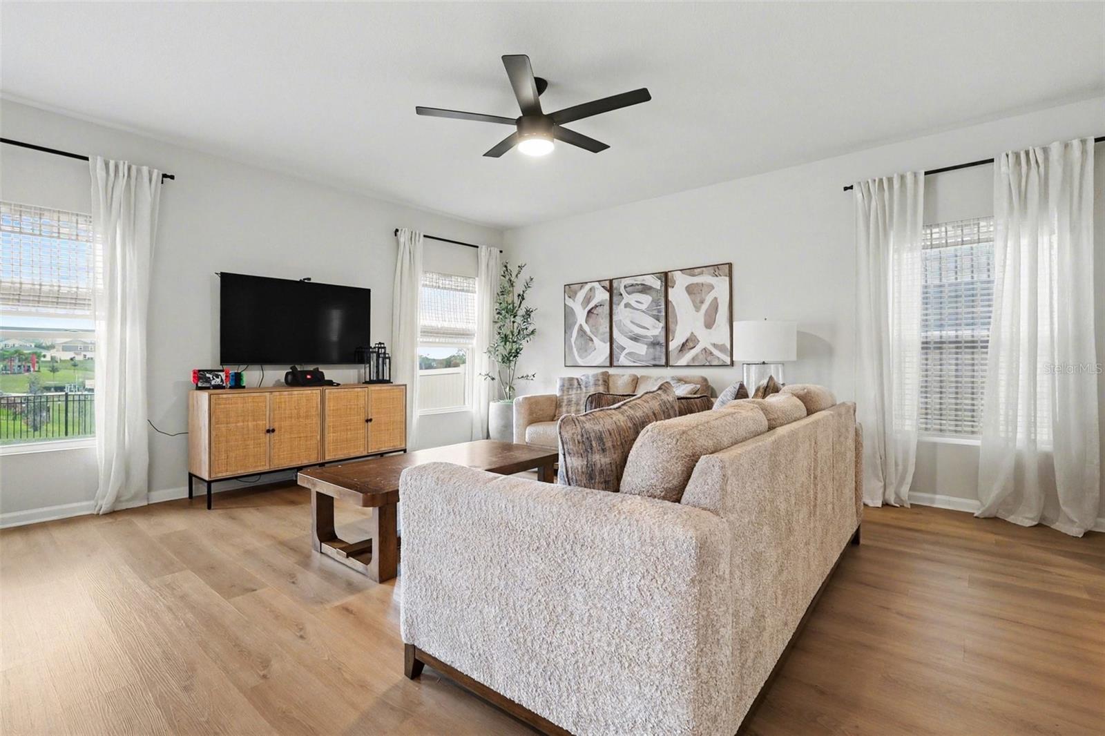 Image 5 of 27 For 136 Piave Street