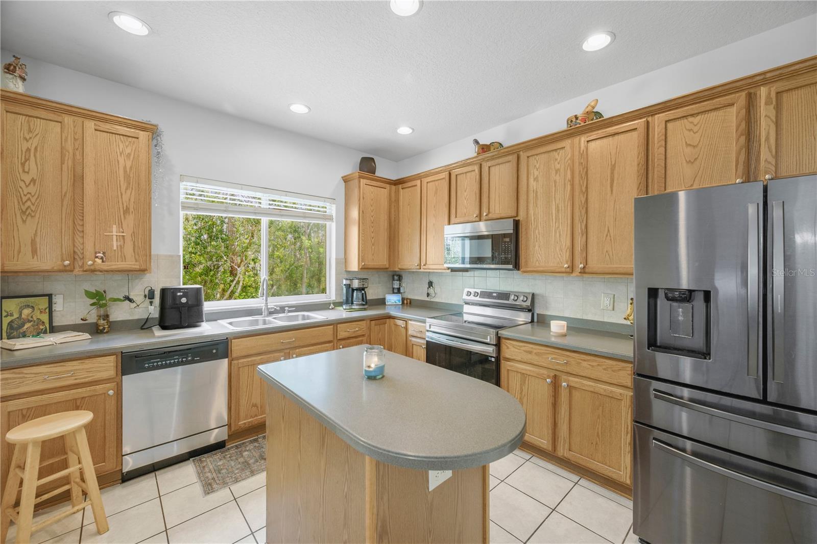 Image 15 of 67 For 3024 Girvan Drive