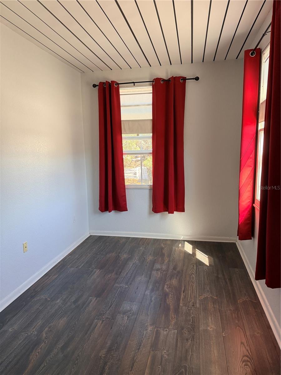 Image 17 of 22 For 2320 Azeele Street 327