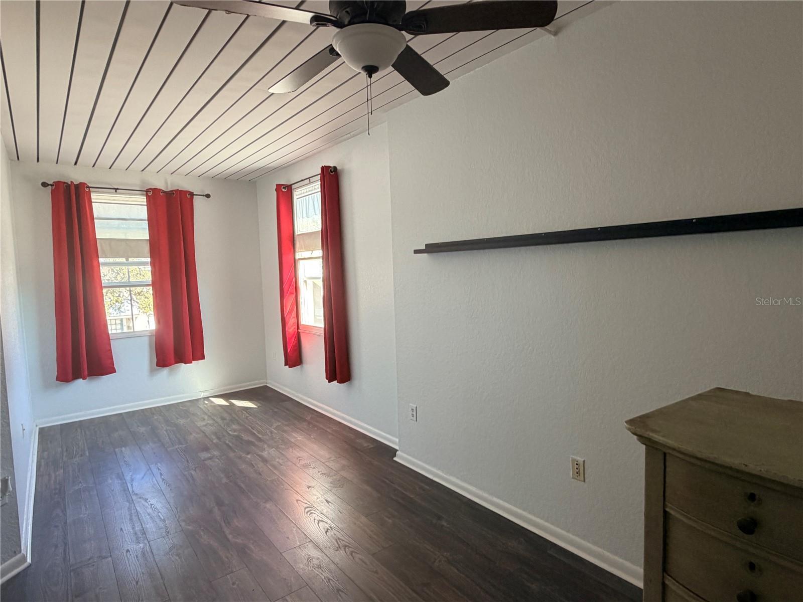 Image 19 of 22 For 2320 Azeele Street 327